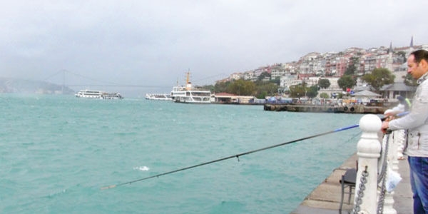 İstanbul Boğazı renk değiştirdi