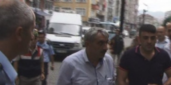 Muhtar kendini tehdit eden işçiyi vurdu!