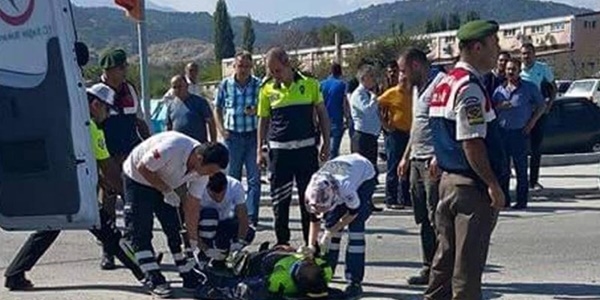 Kaza yerine giden polise otomobil çarptı