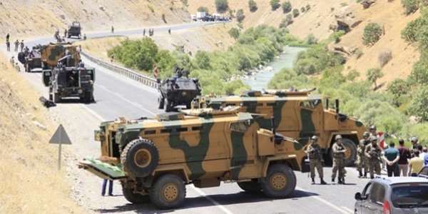 Teröristler menfezde bomba patlattı