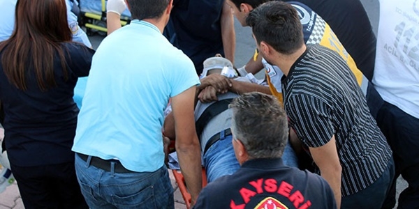 Kayseri'de halk otobüsü ile minibüs çarpıştı: 10 yaralı