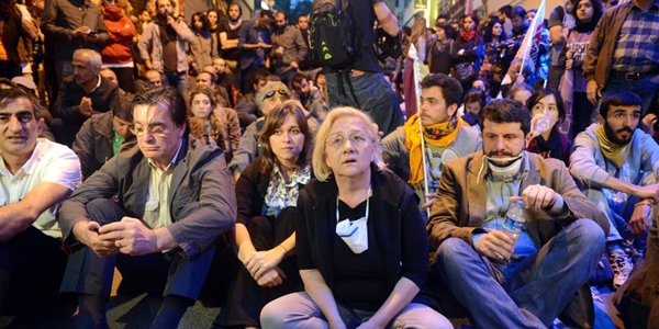 Kabataş-Mecidiyeköy-Mahmutbey metrosu karşıtı eylem