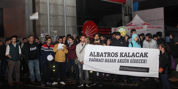 CHP l Bakanl nnde 'Albatros Park' protestosu