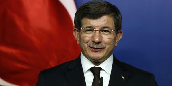 Davutoğlu öğrenim gördüğü ilkokulu ziyaret etti