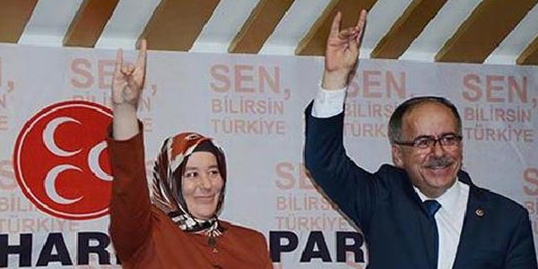 AK Parti'nin Konya Kadın Kolları Başkanı MHP'ye katıldı