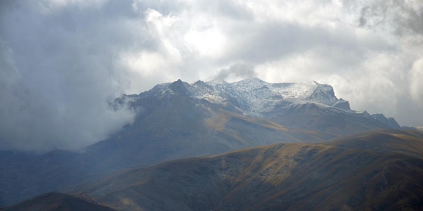 Van ve Hakkari'ye mevsimin ilk karı yağdı