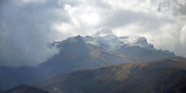 Van ve Hakkari'ye mevsimin ilk kar yad