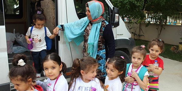 Okul yolunun 'şoför annesi'