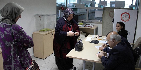 Gümrük kapılarında ilk gün 4 bin 728 seçmen oy kullandı