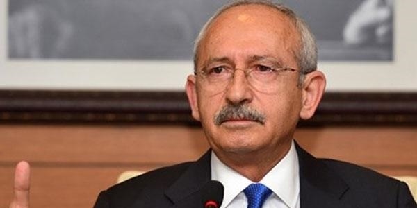Kılıçdaroğlu, patlamanın yaşandığı yere karanfil bıraktı