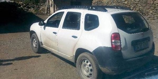 Hakkari'de VEDAŞ'a ait 2 araç ateşe verildi