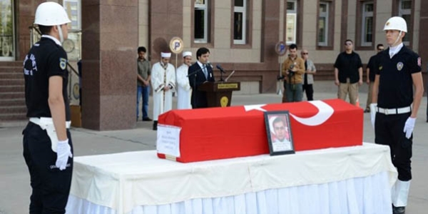 Şehit polis memuru Gümüş'ün cenazesi, toprağa verildi