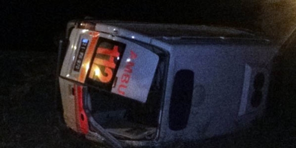 Diyarbakır'da ambulans devrildi: 7 yaralı