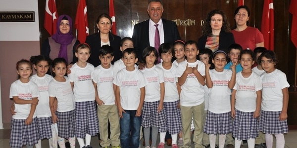 Miniklerden 'Yere tükürmeyelim' kampanyası