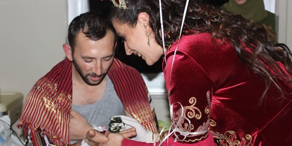 Hastane odasında kına gecesi
