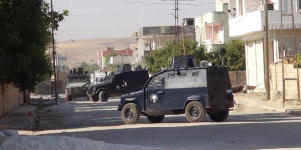 İdil'de PKK'lılar hendek kapatmaya giden polislere ateş açtı