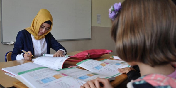 Ağlayarak geldikleri Hakkari'de sevgiyle karşılaştılar