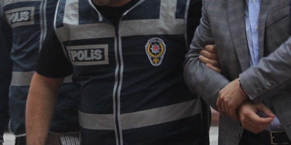İstanbul'da aranan zanlı sahte pasaportla yakalandı