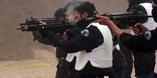 Terörle mücadelede görevli polislere eğitim