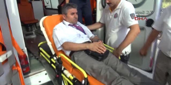 Öğrenci, okul müdürünü bıçakladı