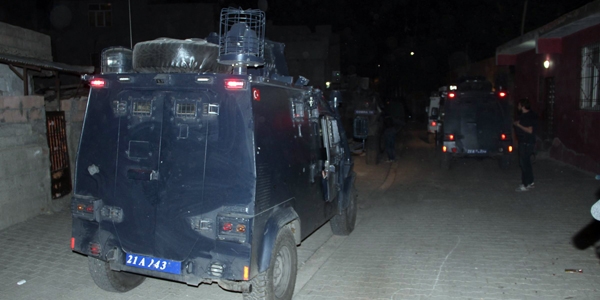 Diyarbakr'da polise bombal saldr: 1 yaral