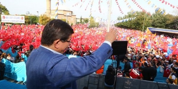 Davutoğlu: Kimse acıdan siyasi rant çıkarmasın