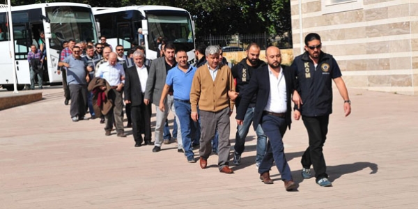 Uşak'ta gözaltına alınan 22 kişi adliyeye sevk edildi