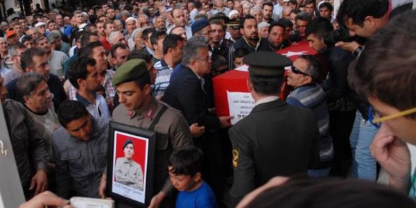 Nöbeti sırasında şehit olan askerin cenazesi toprağa verildi