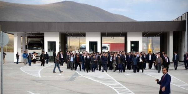 Çıldır-Aktaş Gümrük Kapısı törenle hizmete açıldı