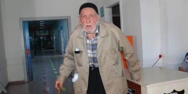 Hastanede sıra bekleyen yaşlı adamın 400 lirası çalındı