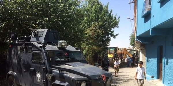 Silvan'da çıkan olaylarda 1 polis yaralandı