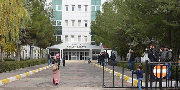 Diyarbakır'da asılan afişe soruşturma başlatıldı