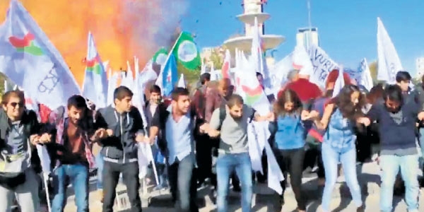 Bombacıları getiren araçlar yarım saatle kaçmayı başarmış!