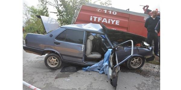 Otomobil ile itfaiye aracı çarpıştı: 1 ölü, 3 yaralı