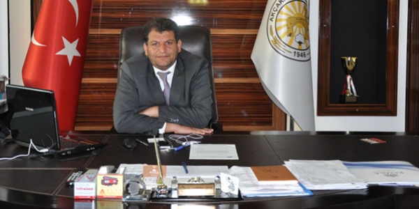 Akçakale Belediye Başkanı taşlı saldırıya uğradı