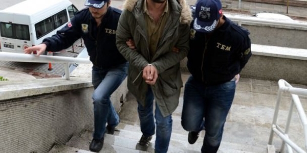 Mersin'de banka teknik personelinin de olduğu 3'ü tutuklandı