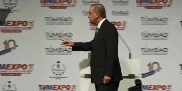 Erdoğan'dan plaket törenine 'telefon' arası