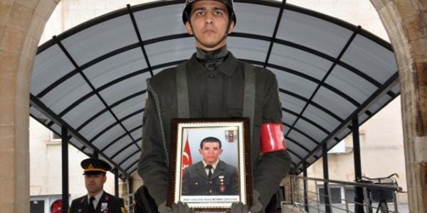 Şehit uzman çavuş Kürtçe ağıtlarla son yolculuğuna uğurlandı