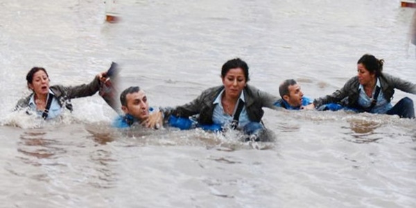 Antalya'da sağanak yağış hayatı felç etti