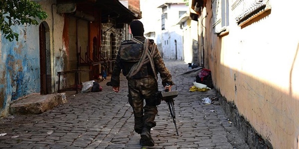 Sur ilçesinden terör saldırılarının izleri siliniyor