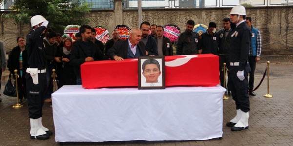 Şehit polis memuru Dik son yolculuğuna uğurlanıyor
