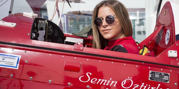 Türkiye'nin ilk kadın akrobasi pilotu