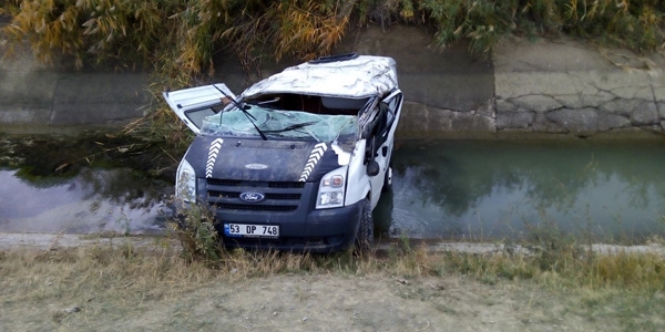 Van'da trafik kazası: 1 ölü,13 yaralı