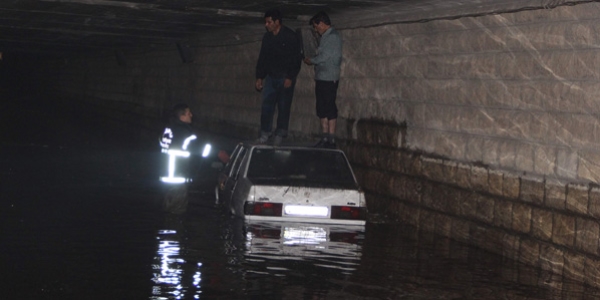 Gaziantep'te sağanak yağış hayatı olumsuz etkiledi