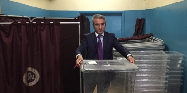 Seçim sandıkları okullarda