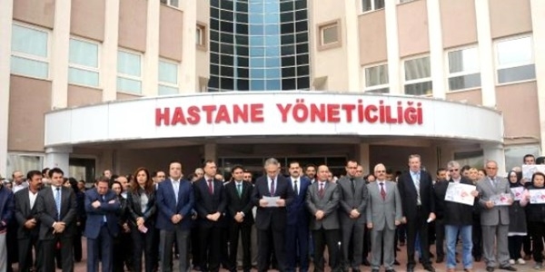 Sağlıkçılara yönelen terör protesto edildi