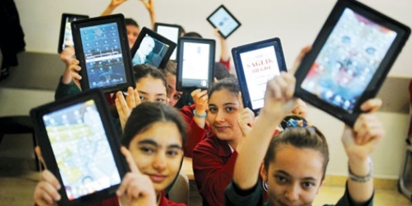 Bingöl'de öğrencilere 804 tablet dağıtıldı