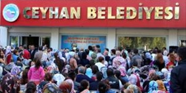 Ceyhan'da TOKİ izdihamı