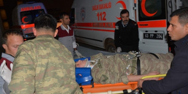 Askeri araç devrildi: 6 yaralı