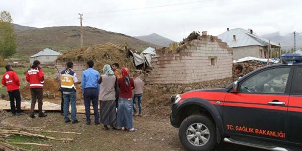 4.8 büyüklüğündeki deprem yıktı!